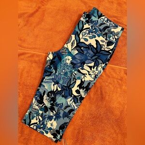 NWOT Chico’s Floral Blue and Bright White Capris